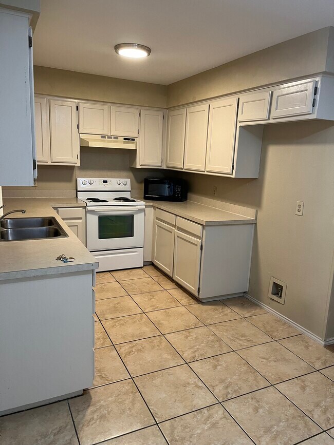 Cocina - 1012 Irene St