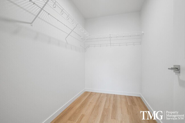 Interior Photo - The Timothy