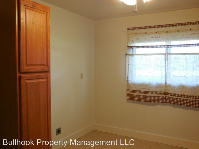 Building Photo - 114 5th St