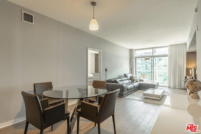 Foto del edificio - 13700 Marina Pointe Dr