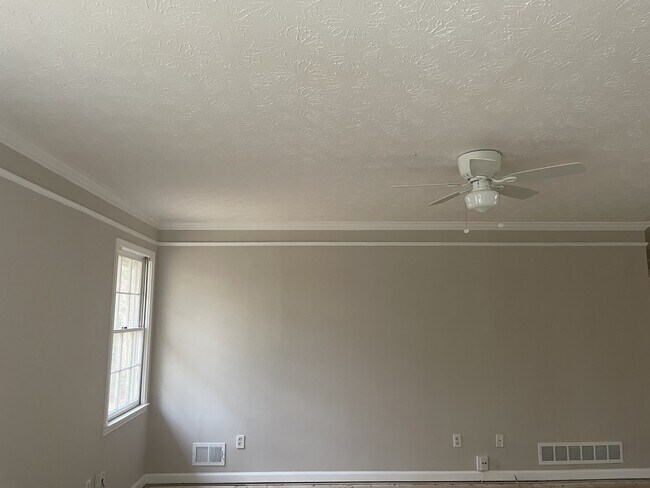 Foto del edificio - 540 Meadowbrook Dr