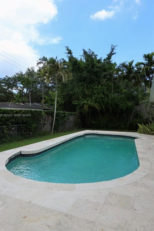 Foto del edificio - 189 Edgewater Dr