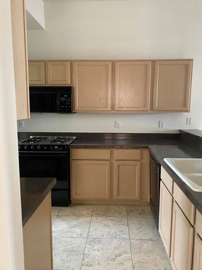 kitchen - 8270 N Hayden Rd