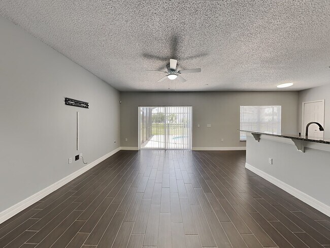 Building Photo - 605 Elbridge Dr