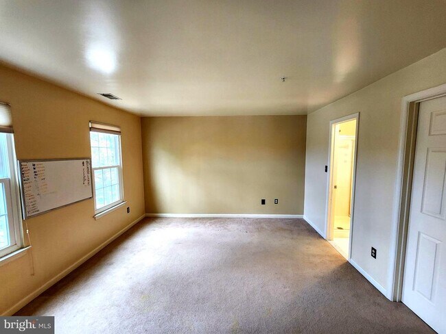 Building Photo - 2 Tyler Falls Ct