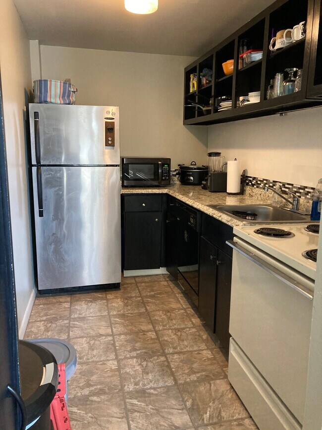 Kitchen - 40 Owen St