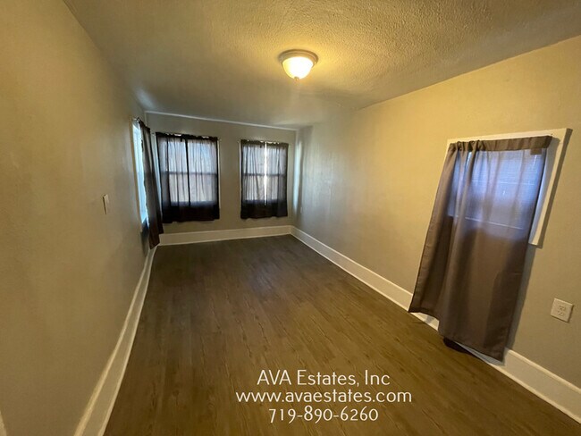Foto del edificio - 1709 E Orman Ave