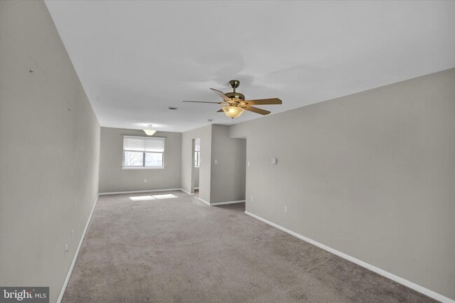 Foto del edificio - 46-6-46 Holly Dr