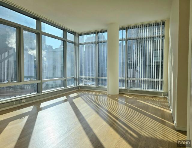 Foto principal - 1 bedroom in New York NY 10036