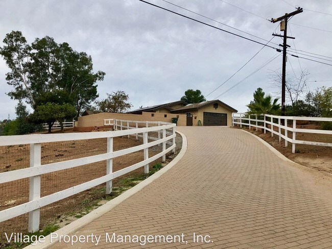 Building Photo - 30636 Rolling Hills Dr