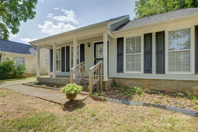 Building Photo - 405 N Summit Ave