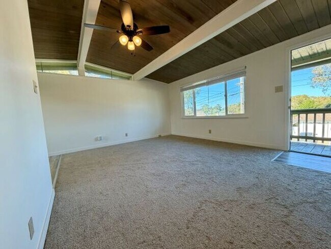 Foto del edificio - Updated Two Bedroom Duplex in PG!