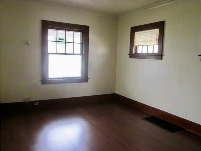 Building Photo - 192 Congress Ave