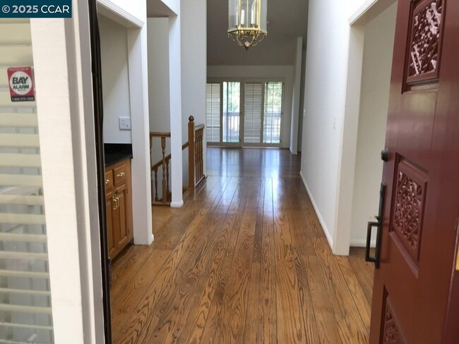 Building Photo - 20 Tamarisk