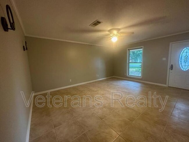 Building Photo - 2316 Demaret Dr