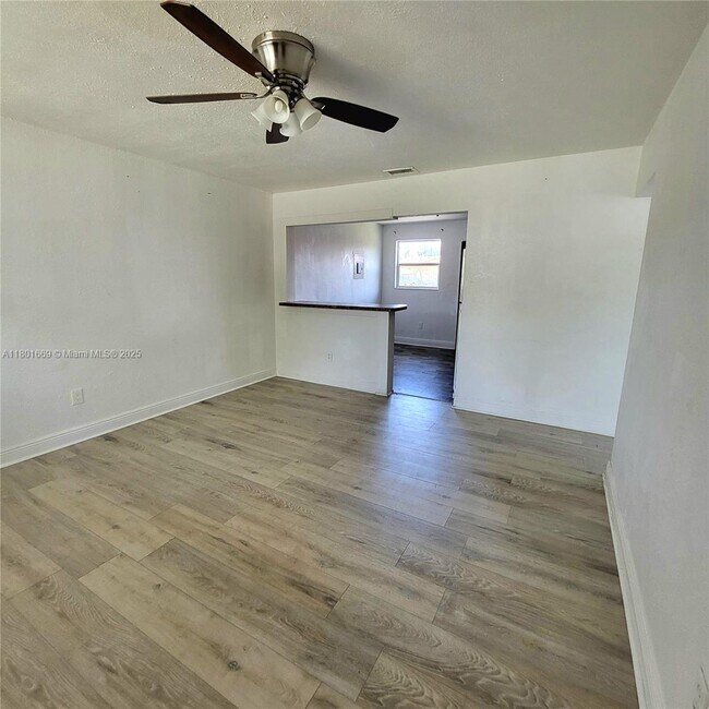 Foto del edificio - 1102 NW 100th Terrace