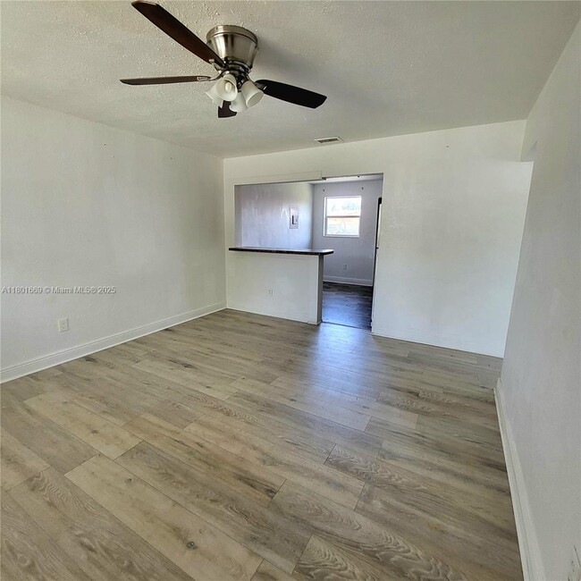 Building Photo - 1102 NW 100th Terrace