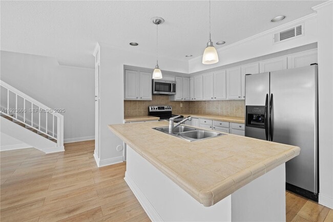 Foto del edificio - 15518 Braemar Ct