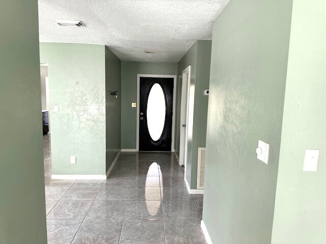 Foto del edificio - 8115 Western Trail Dr