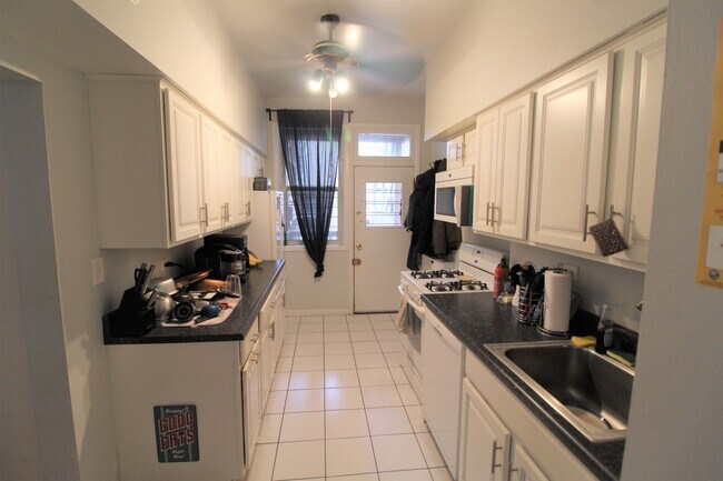 Foto del edificio - 919 W Sheridan Rd