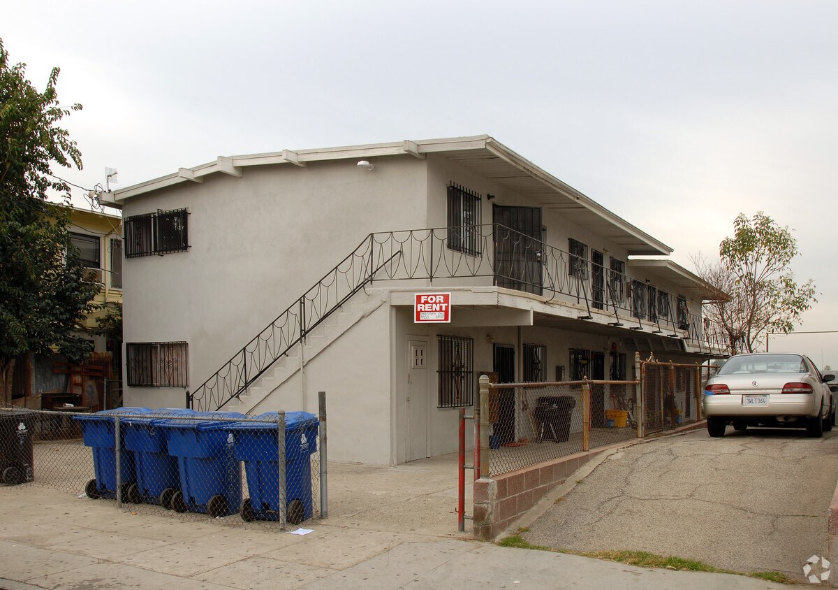 Foto del edificio - 351 N Douglas St