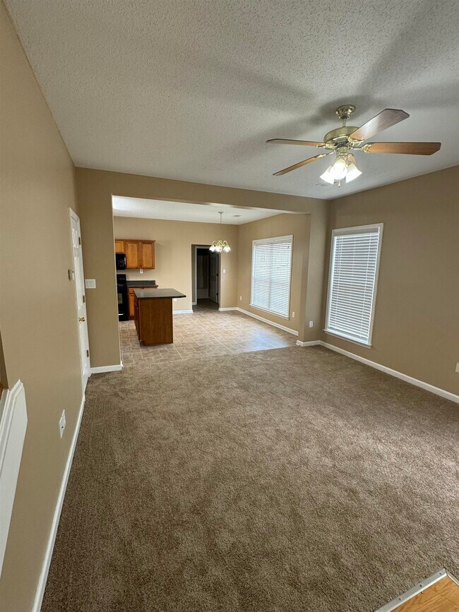 Building Photo - 629 Peyton Cir