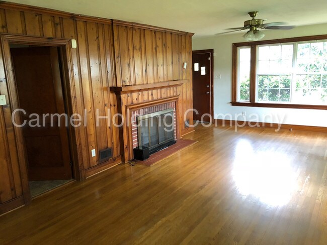 Building Photo - 107 S Kalmia Ave