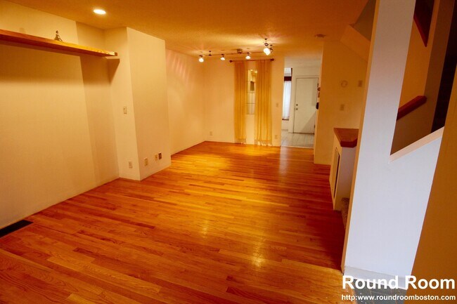 Building Photo - 17 Fresh Pond Plz
