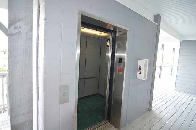 Foto del edificio - 108 Pelican Dr