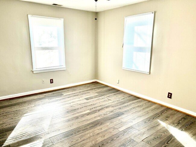 Foto del edificio - 1939 S 30th St