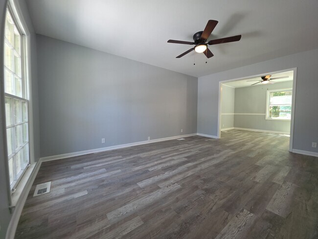 Foto del edificio - 307 Mockingbird Rd SE