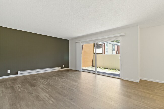 Building Photo - 435 Gateway Dr