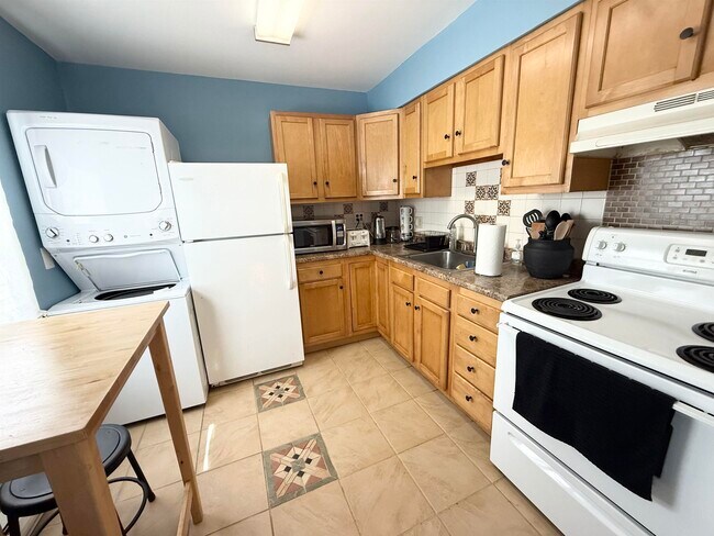 Building Photo - 251 37th St S