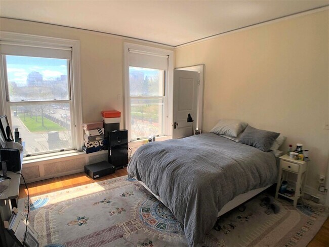 Building Photo - 65 Beacon St