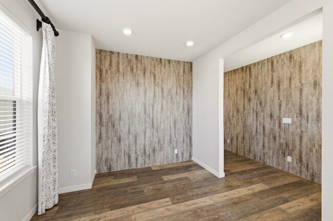 Building Photo - Spacious 4-Bedroom, 2.5 Baths in Elizabeth, CO