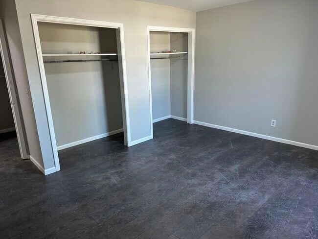 Building Photo - 102 Wexford Dr