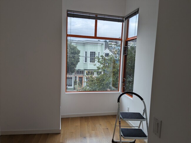 Building Photo - 320 Cortland Ave