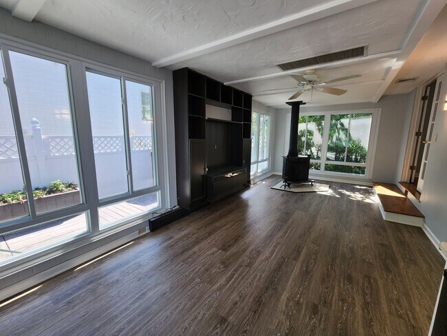 Foto del edificio - 67 Maple Ave
