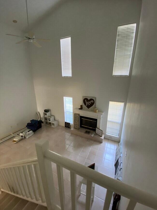 Building Photo - 17 Meadow Creek Dr