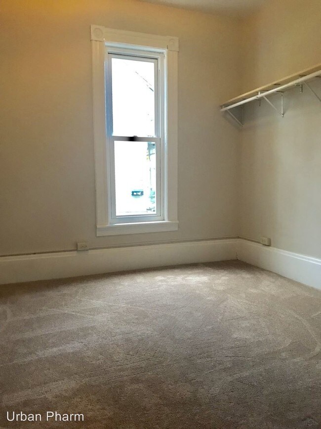 Foto del edificio - 737 Clancy Ave NE