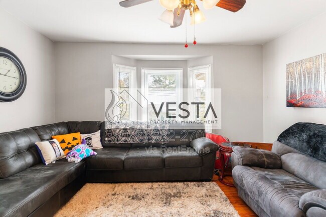 Foto del edificio - 241 N Main St