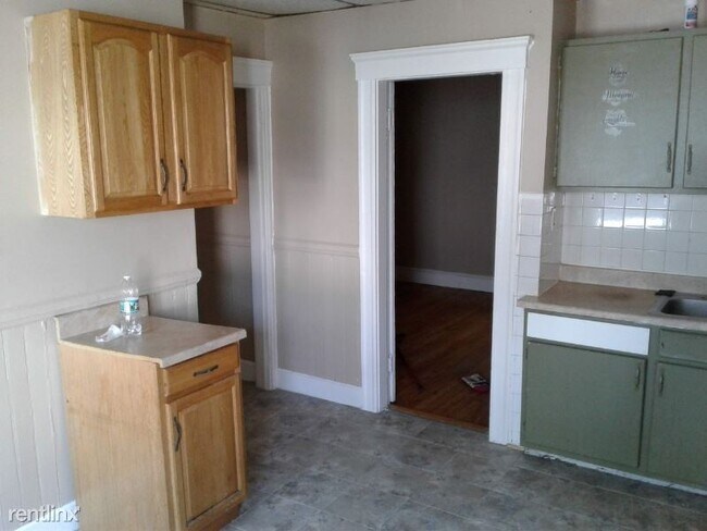Building Photo - 3 br, 1 bath Apartment - 55 vernon street