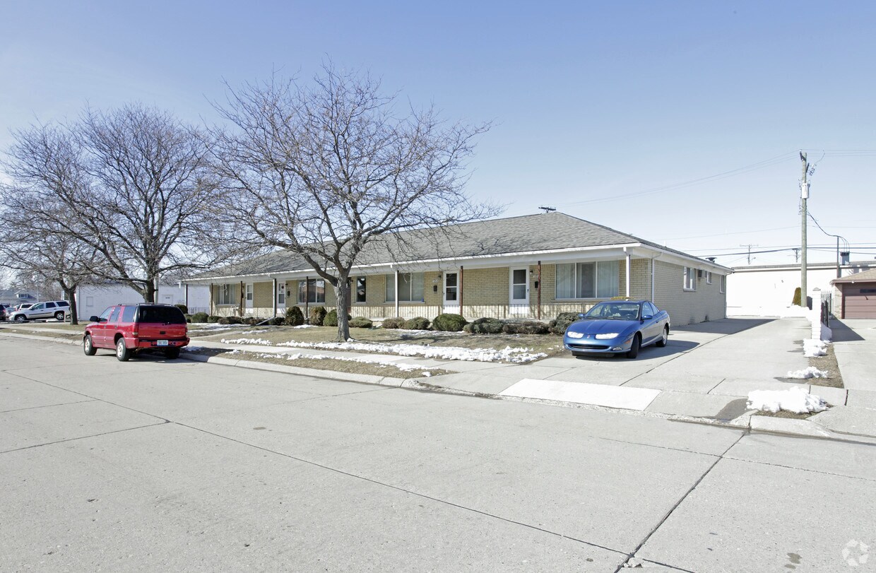 16837 Hauss, Eastpointe, MI 48021 Apartments in Eastpointe, MI