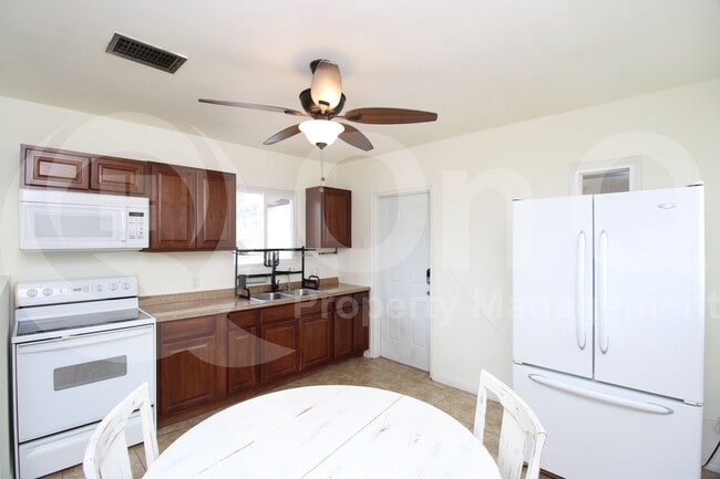 Building Photo - 50 E Valencia Dr