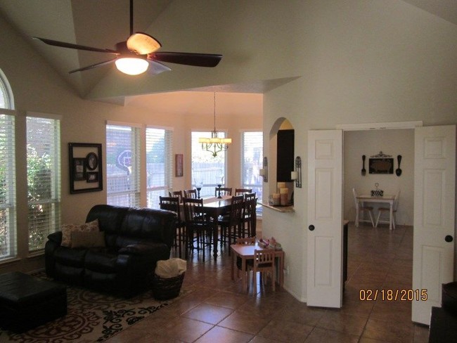 Building Photo - 14935 Gateview Dr