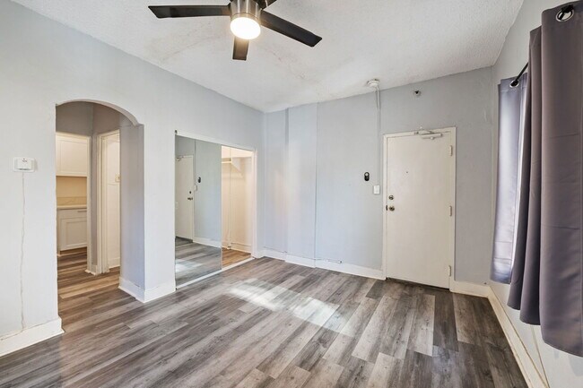 Foto del edificio - 849 S Kenmore Ave