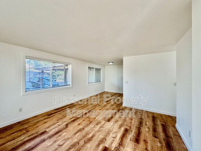 Building Photo - 4325 E 17th St