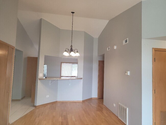 Building Photo - 9437 S 79th Ave