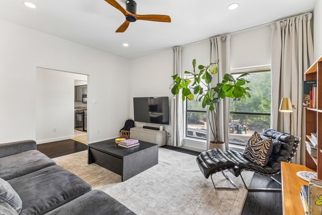 Living Room - 1404 Norwalk Ln