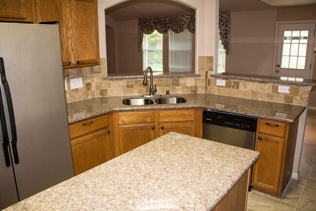 Building Photo - 2423 Daneswood Ct